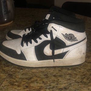 tuxedo Jordan 1